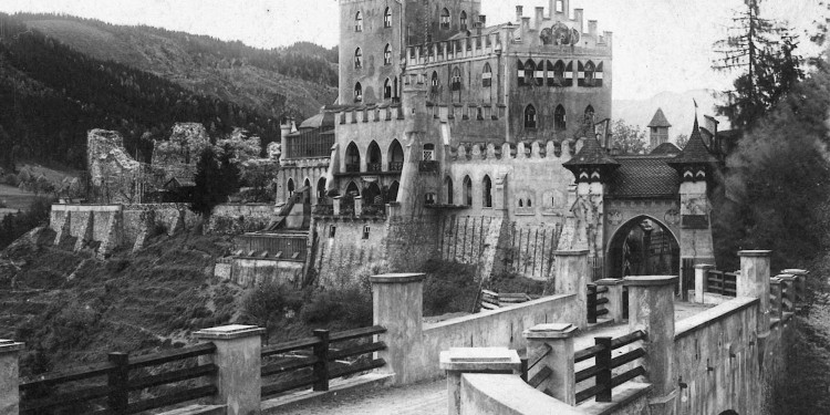 Photo of Schloss Itter taken before the war.